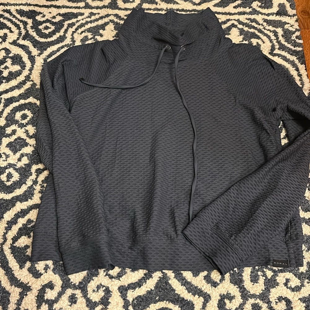 Koral Pump Long Sleeve Pullover size S